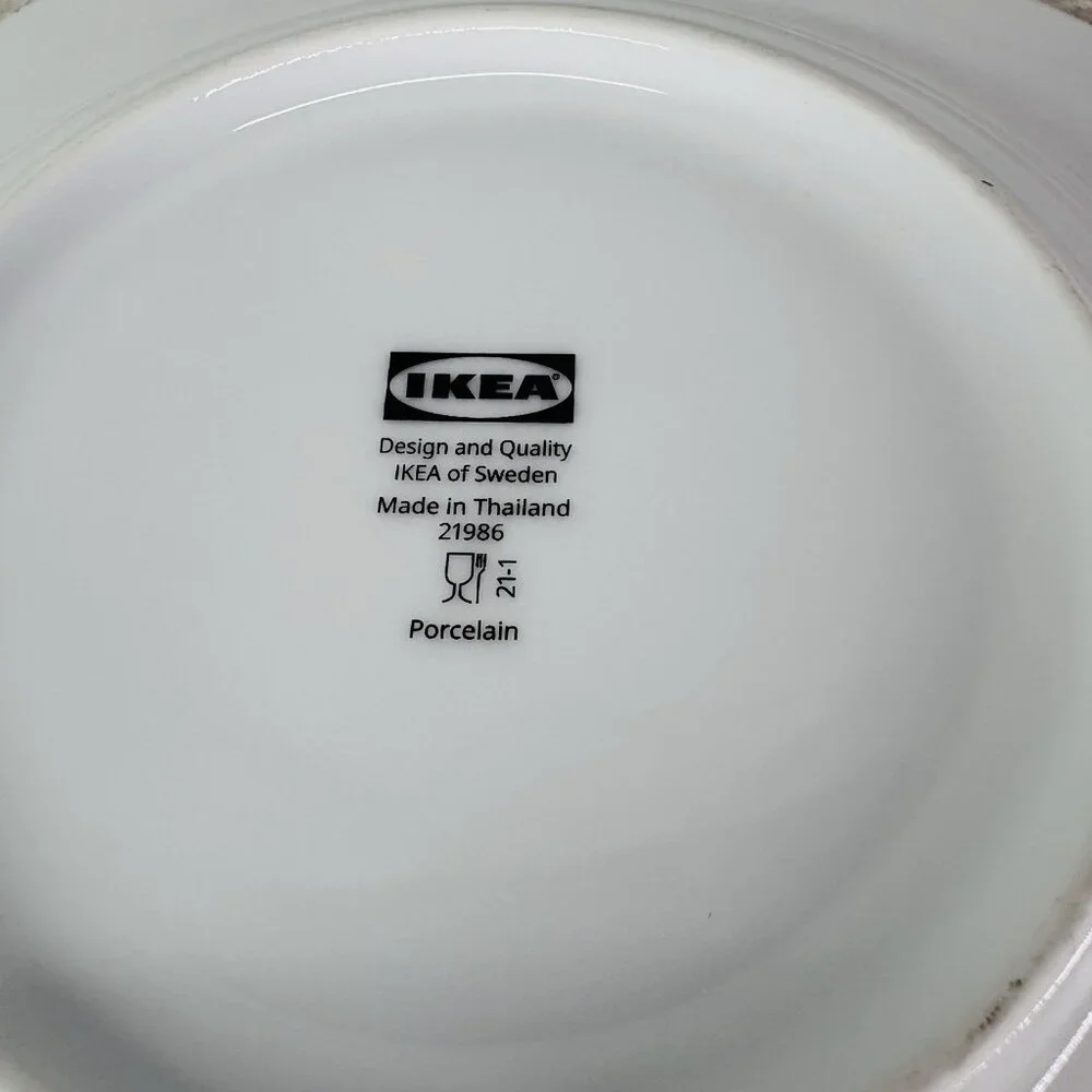 Ikea of Sweden UPPLAGA 21986 White Scalloped Porcelain Lunch Salad Plates Set 2